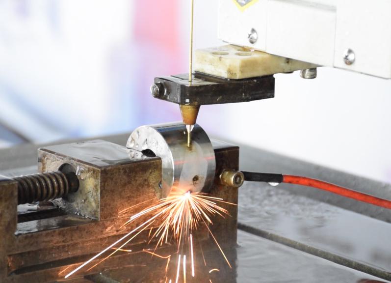 如何在難加工材料、曲面、斜面等異形面穿孔加工