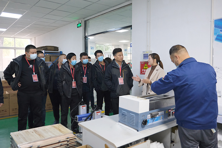 【整理】泗水機床附件行業(yè)協(xié)會來訪照片L1020褚少青 (15).jpg